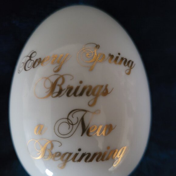 Vintage AVON Four Seasons Porcelain Eggs Birds Spring Summer Autumn Winter 1984 - Picture 4 of 10